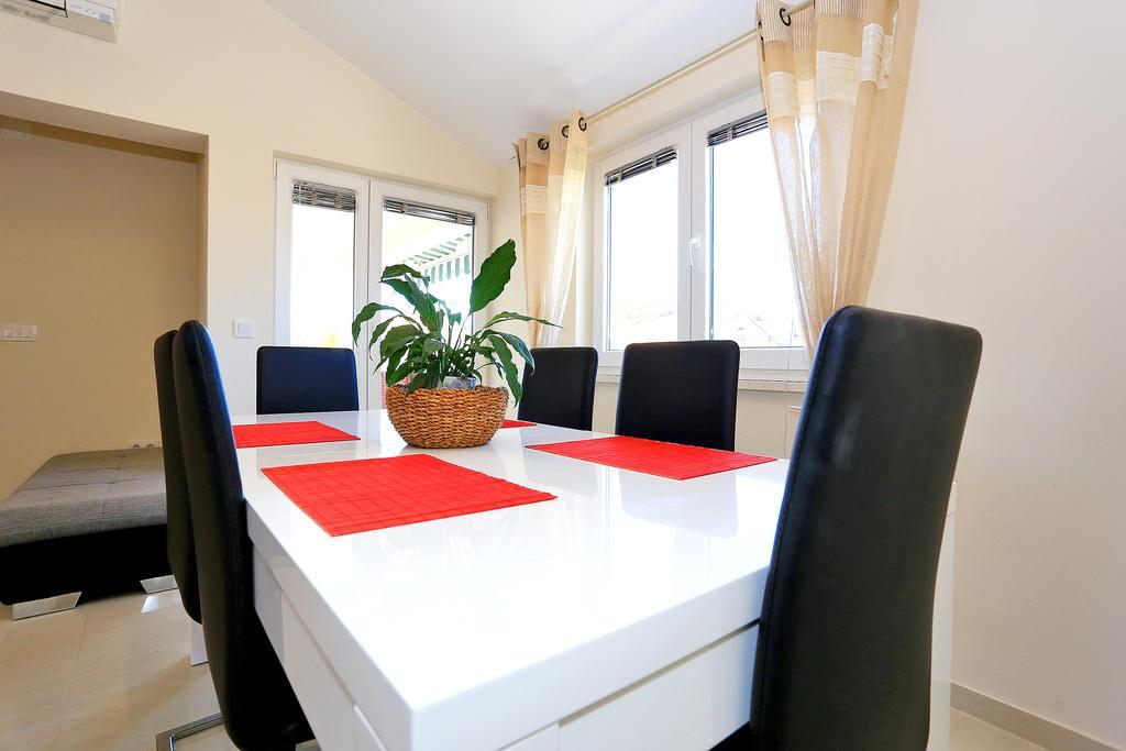 Apartment Pa Ve Murter Exterior foto